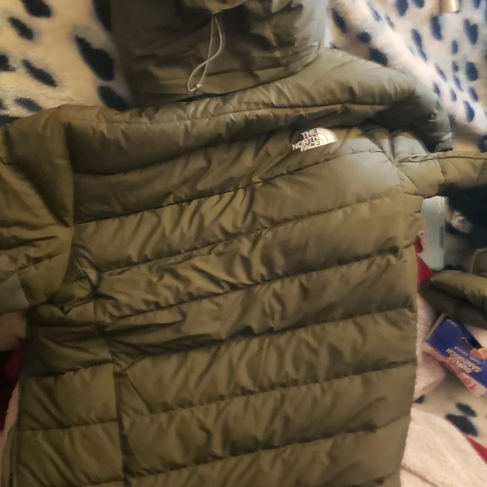 The North Face Puffer Jacket - Forest Green Adult Size Small - Picture 2 of 4
